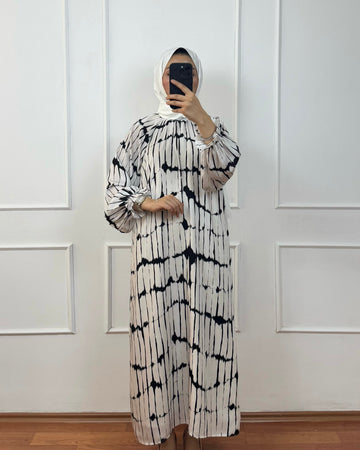 Siyah Beyaz Şerit Desenli Tesettür Elbise